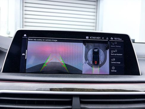 Used 2022 BMW 750i xDrive w/ Luxury Rear Seating Package image 11