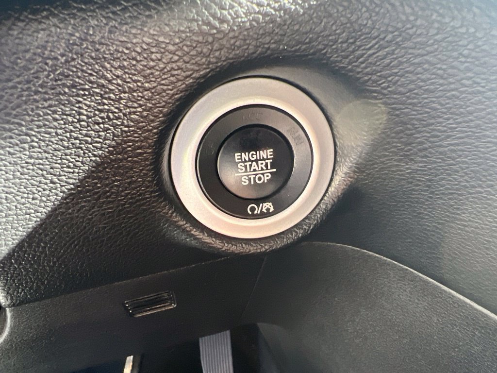 Used 2025 Chrysler Pacifica Select FWD image 40