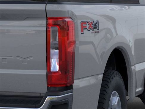 New 2026 Ford F250 XLT w/ FX4 Off-Road Package image 21