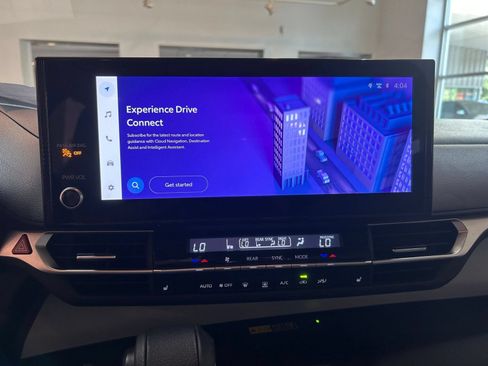 Used 2025 Toyota Sienna XLE FWD image 16