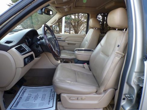 Used 2013 Cadillac Escalade ESV Luxury image 17