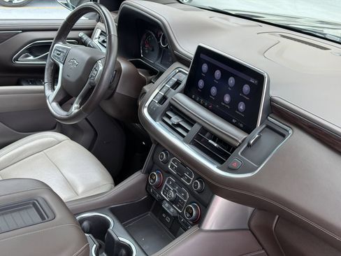 Used 2021 Chevrolet Tahoe Z71 w/ Luxury Package AWD/4WD image 11