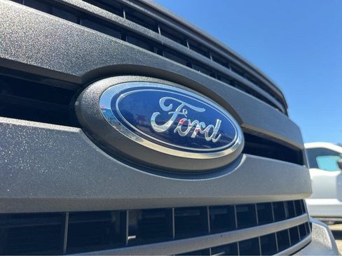Used 2018 Ford F150 XL w/ Equipment Group 101A Mid RWD image 40