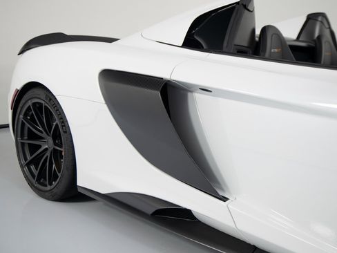 Used 2016 McLaren 675LT Spider image 44