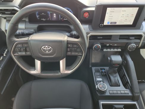 Used 2024 Toyota Tacoma TRD Off-Road AWD/4WD image 29