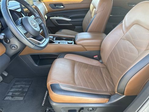 Used 2023 Nissan Pathfinder Platinum w/ Cargo Package image 9