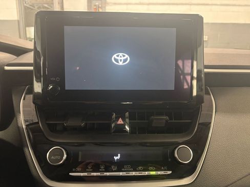 Used 2025 Toyota Corolla LE image 21