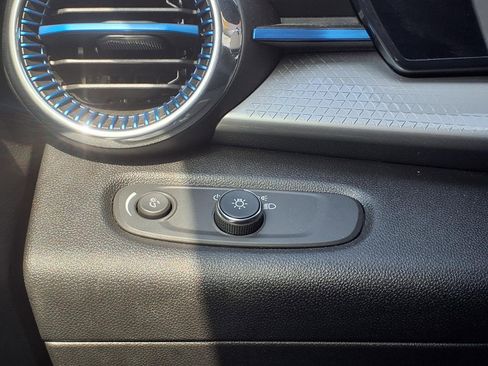 Used 2025 Chevrolet Trax LT image 17