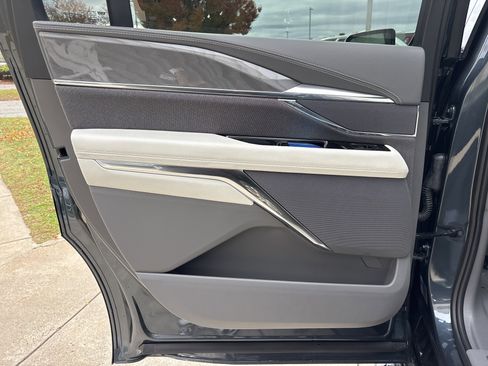 New 2026 Cadillac Escalade IQL Luxury image 31