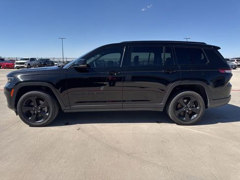 Used 2023 Jeep Grand Cherokee L Laredo image 2