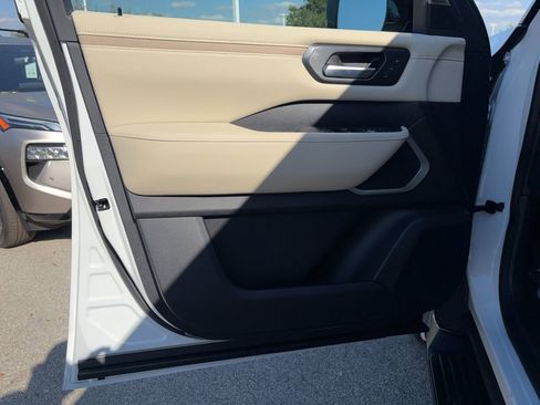 New 2026 Nissan Armada Platinum RWD image 18