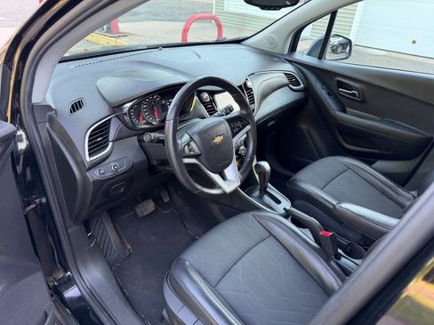 Used 2019 Chevrolet Trax LT w/ LT Convenience Package AWD/4WD image 24