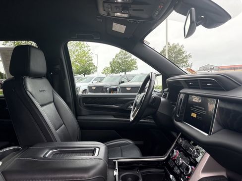 Used 2022 GMC Yukon XL Denali AWD/4WD image 25