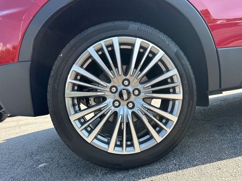 Used 2025 Cadillac XT4 Premium Luxury w/ Technology Package AWD/4WD image 17