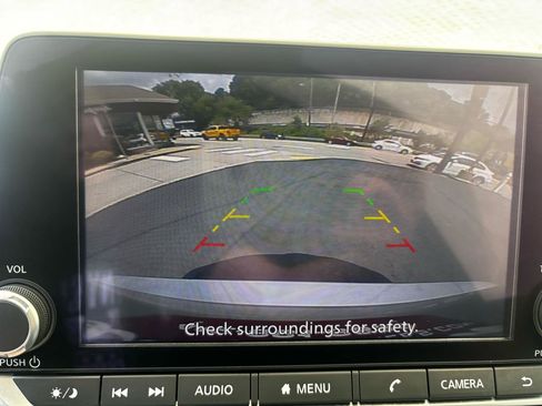 Used 2024 Nissan Rogue S AWD/4WD image 18