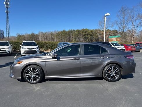 Used 2020 Toyota Camry SE image 8