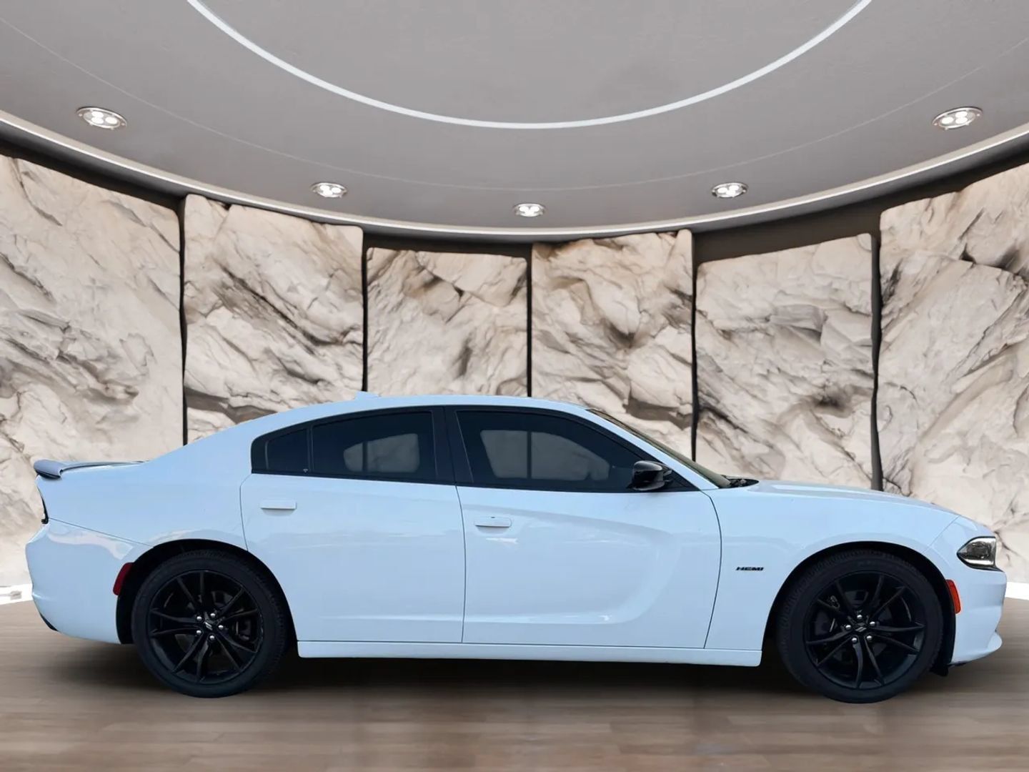 Used 2018 Dodge Charger R/T w/ Blacktop Package RWD image 4
