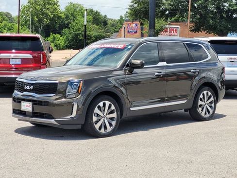 Used 2022 Kia Telluride S FWD image 4