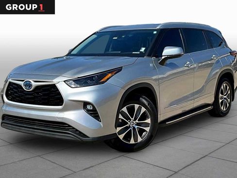 Used 2023 Toyota Highlander XLE image 1