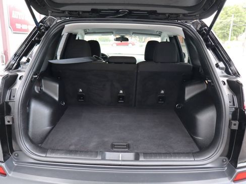 Used 2019 Jeep Cherokee Latitude w/ Popular Appearance Group AWD/4WD image 4