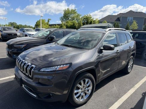 Used 2017 Jeep Cherokee Limited w/ Trailer Tow Group AWD/4WD image 9