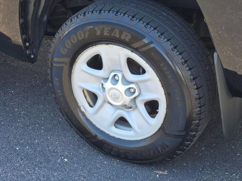 Used 2018 Toyota Tundra SR5 AWD/4WD image 10