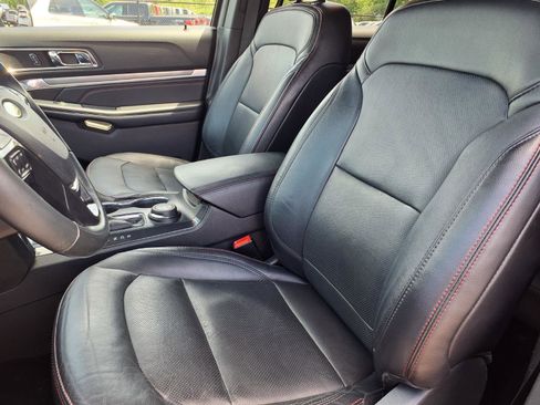 Used 2019 Ford Explorer Sport AWD/4WD image 3