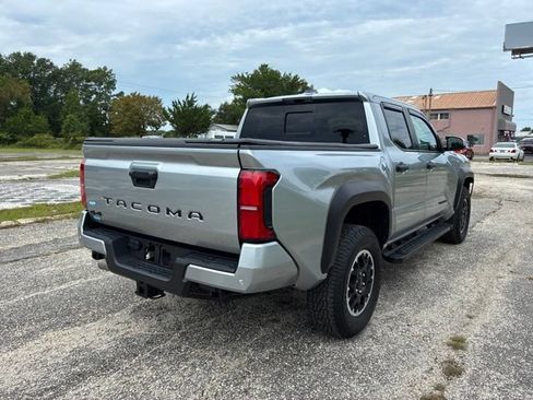 Used 2025 Toyota Tacoma TRD Off-Road w/ TRD Off Road Upgrade Package AWD/4WD image 3