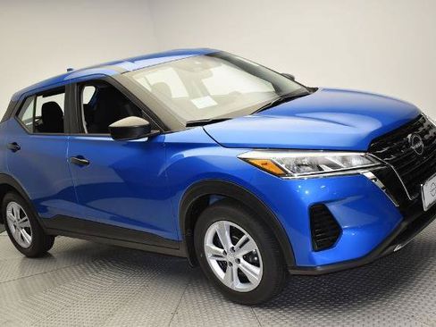 Certified 2025 Nissan Kicks Play S FWD image 3