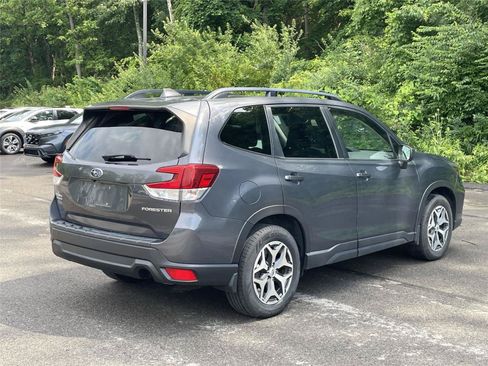 Used 2020 Subaru Forester Premium AWD/4WD image 3