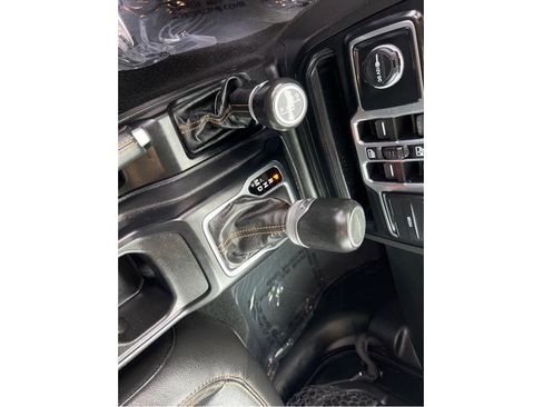 Used 2023 Jeep Gladiator Overland image 13