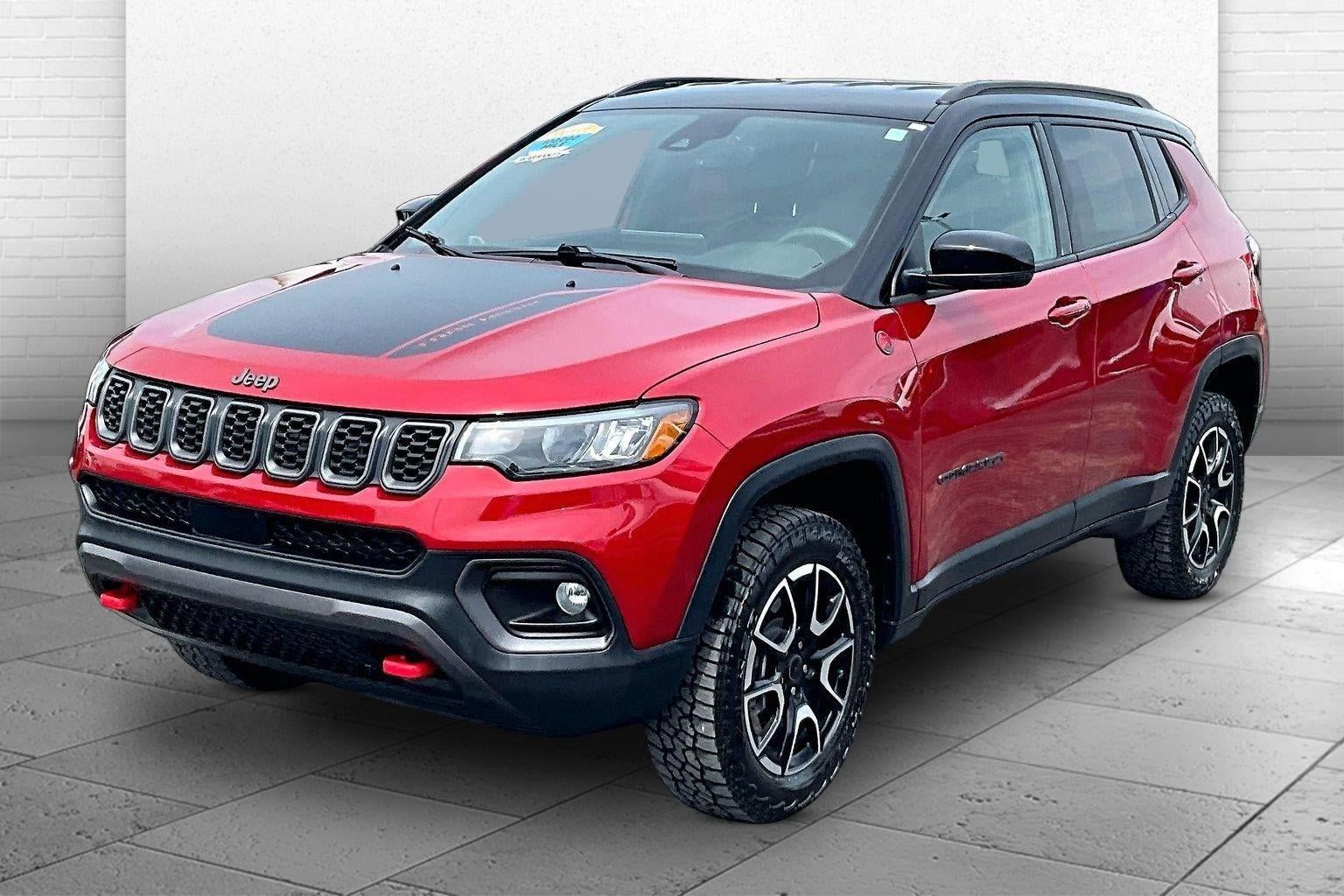 Used 2025 Jeep Compass Trailhawk AWD/4WD image 13