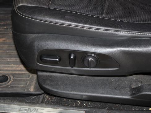 Used 2020 GMC Acadia SLT FWD image 34