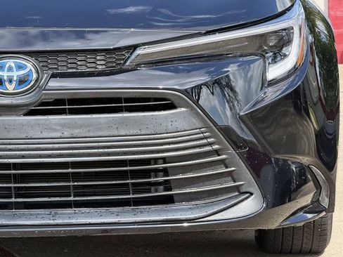 Used 2025 Toyota Corolla LE image 9