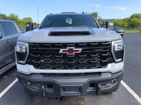 Used 2024 Chevrolet Silverado 2500 ZR2 w/ ZR2 Bison Edition AWD/4WD image 2
