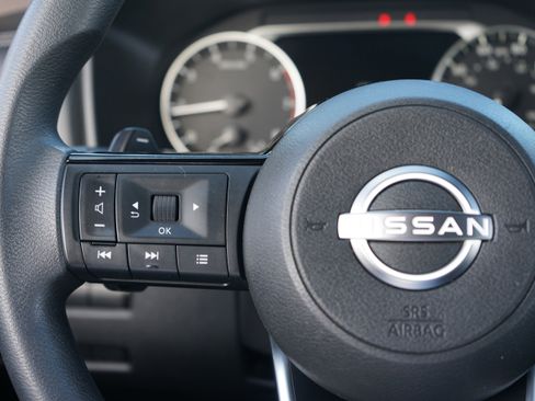 Used 2023 Nissan Rogue SV image 12