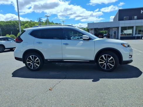 Used 2019 Nissan Rogue SL w/ Premium Package AWD/4WD image 4