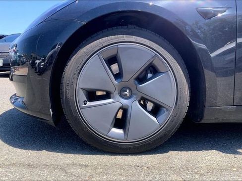 Used 2023 Tesla Model 3 Standard Range RWD image 5