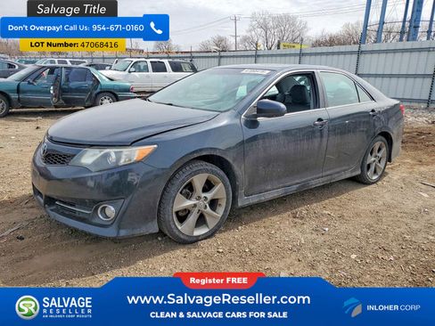Used 2014 Toyota Camry SE FWD image 1