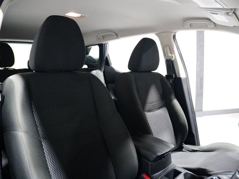 Used 2021 Nissan Rogue Sport S image 14