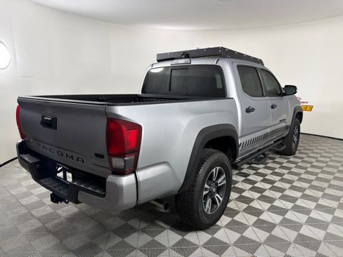Used 2019 Toyota Tacoma TRD Sport image 6