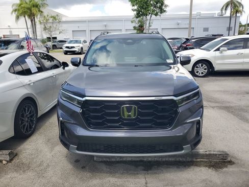 Used 2024 Honda Pilot Touring image 2