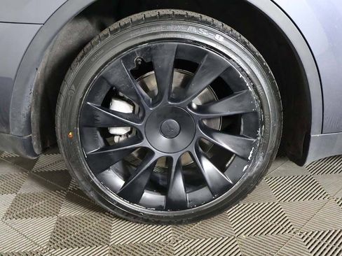 Used 2023 Tesla Model Y 2WD image 23