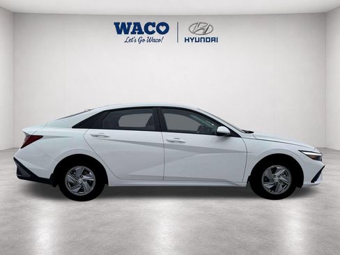Used 2026 Hyundai Elantra SE FWD image 7