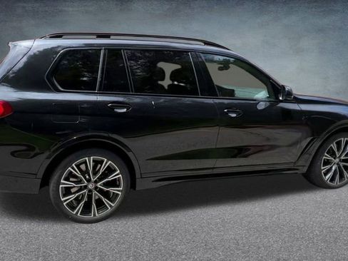 Used 2022 BMW X7 M50i image 29