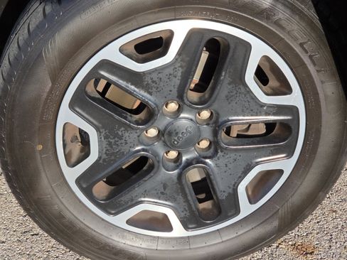 Used 2016 Jeep Renegade Trailhawk image 7