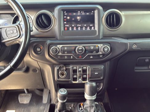 Used 2020 Jeep Gladiator Sport w/ Quick Order Package 24S AWD/4WD image 29