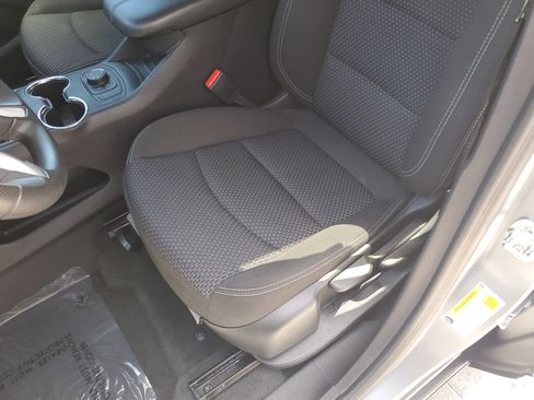 Used 2024 GMC Terrain SLE image 21