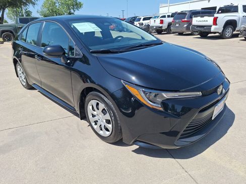 Used 2026 Toyota Corolla LE FWD image 8