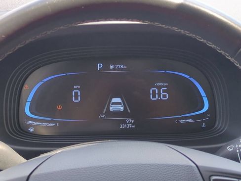 Used 2025 Hyundai Venue SEL FWD image 16